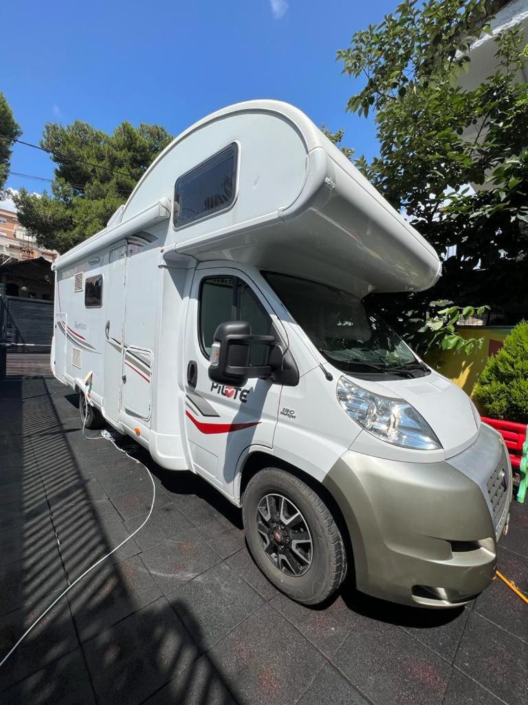 Camper Rent Motorhome Albanian 티라나 외부 사진