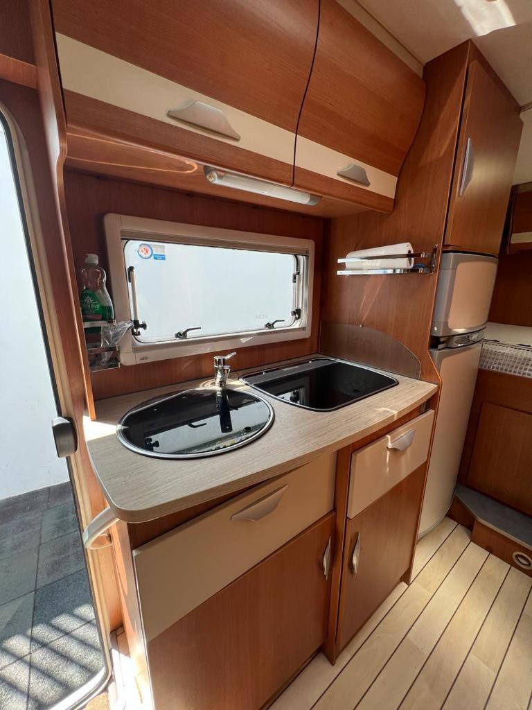 Camper Rent Motorhome Albanian 티라나 외부 사진