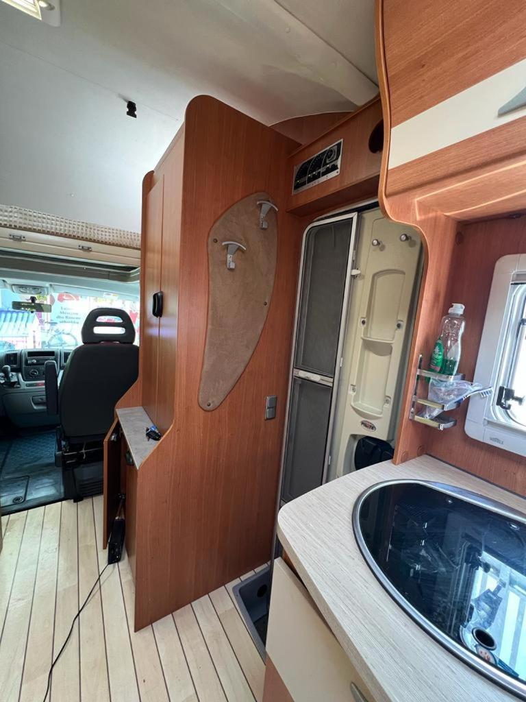 Camper Rent Motorhome Albanian 티라나 외부 사진